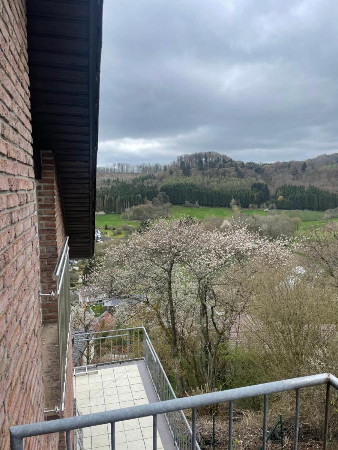 Traumhaus Am Wald 2 Apartment Daun Exterior photo